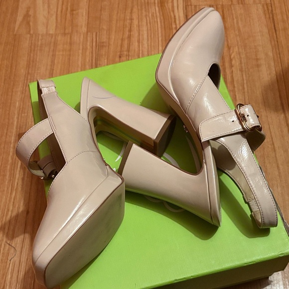 Elegant Cream Women's Heels - Picture 2 of 8